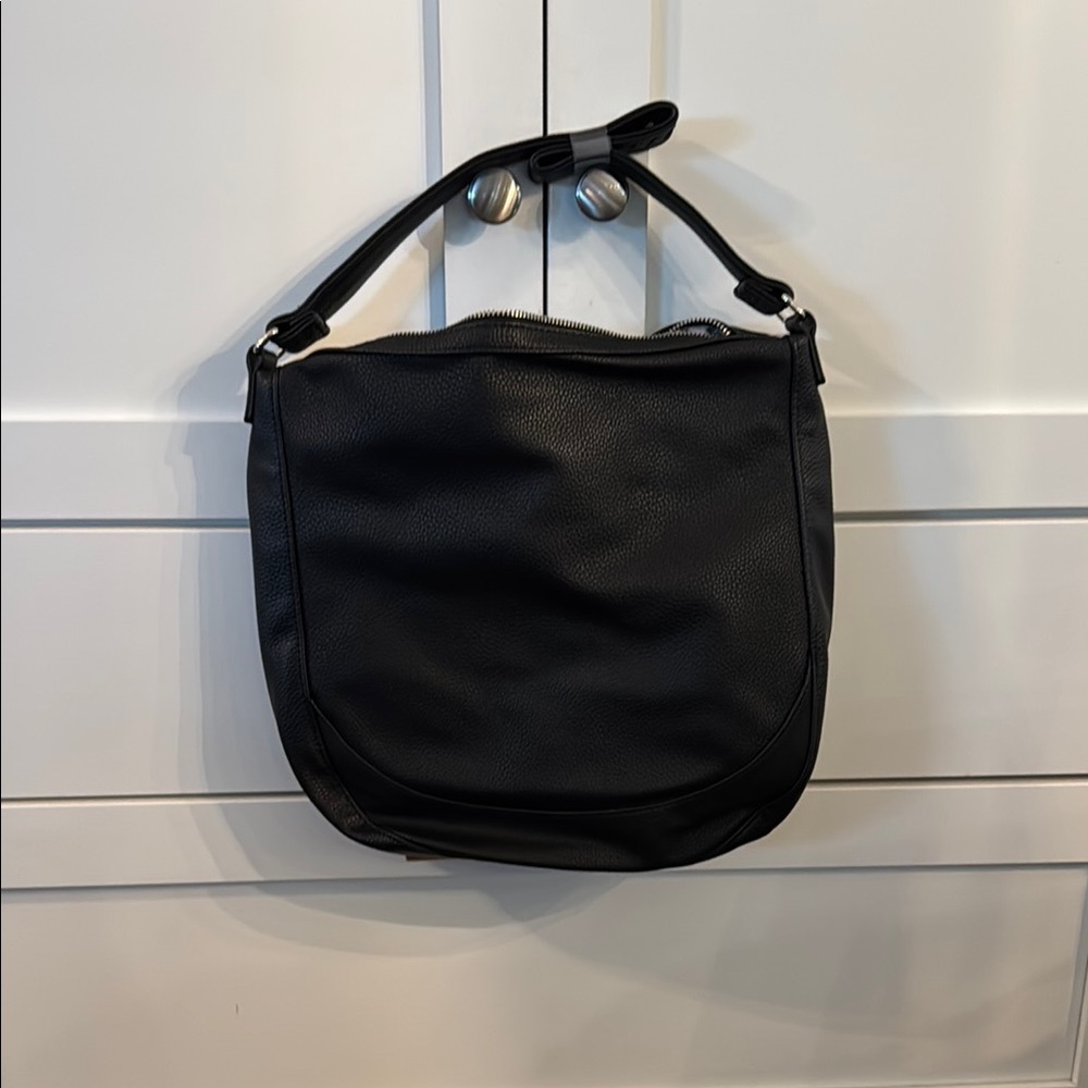 31 Midway Hobo in Black Beauty Pebble NiP